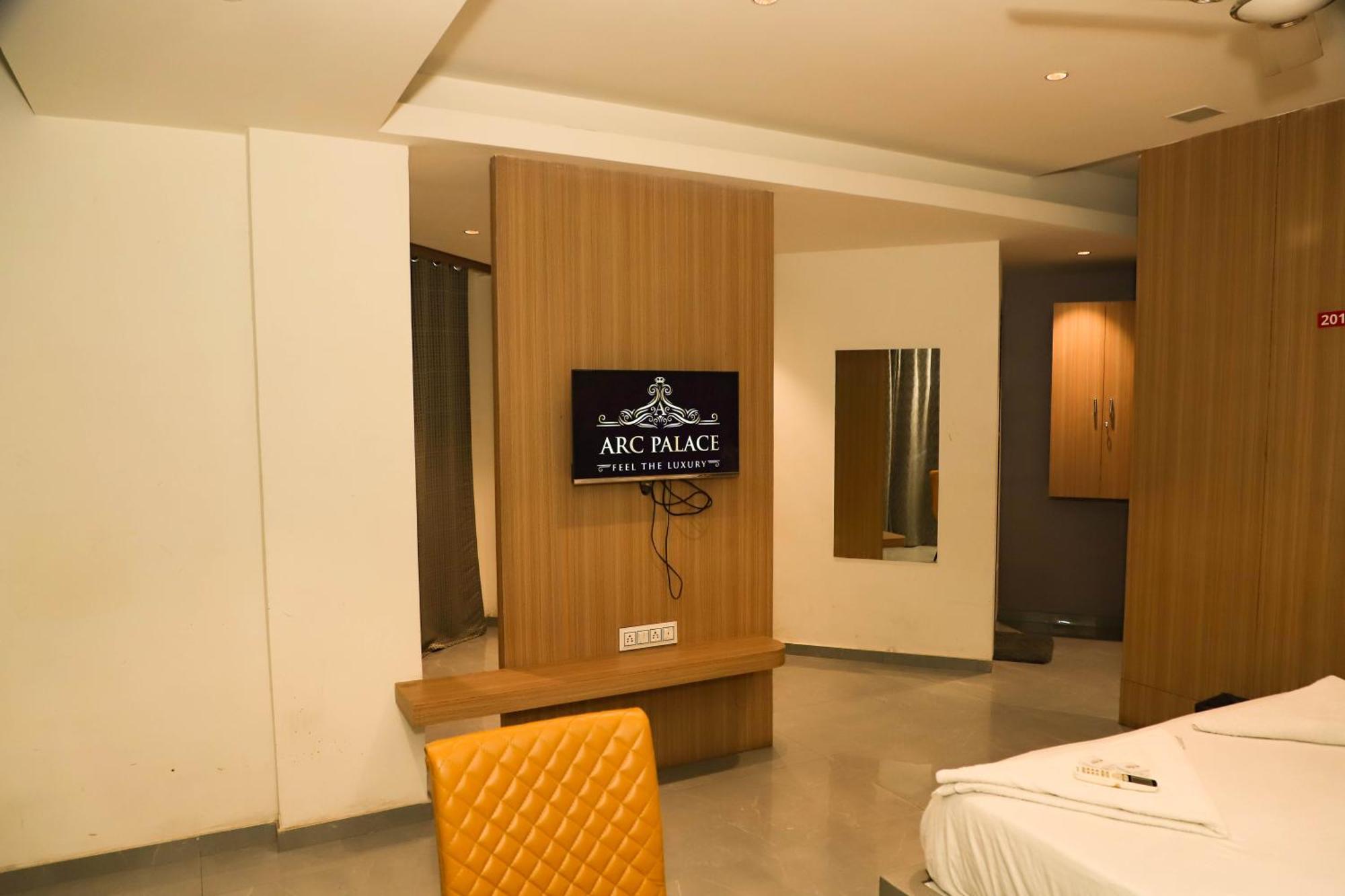 Hotel Arc Palace Bhiwandi Exteriör bild