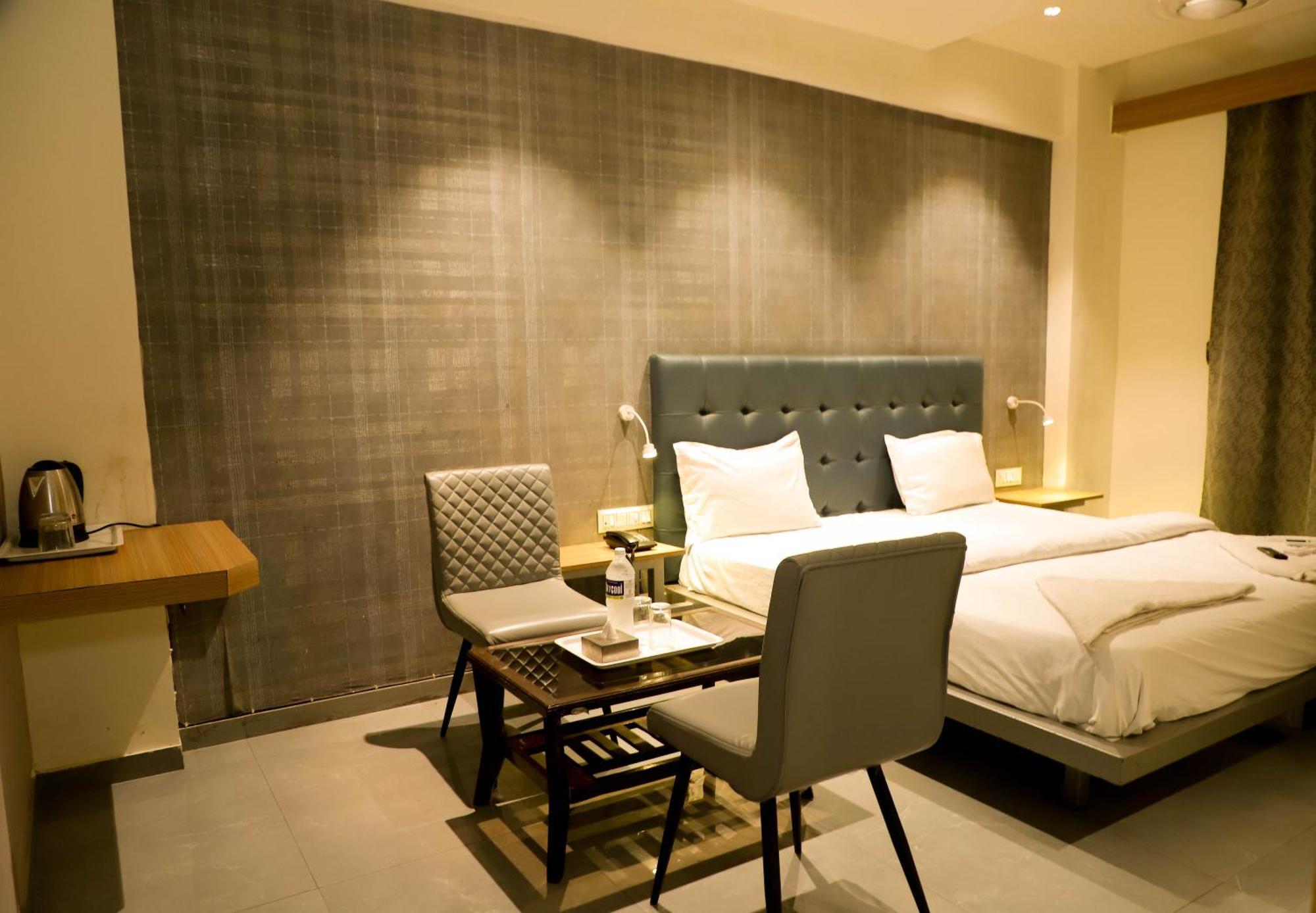 Hotel Arc Palace Bhiwandi Exteriör bild