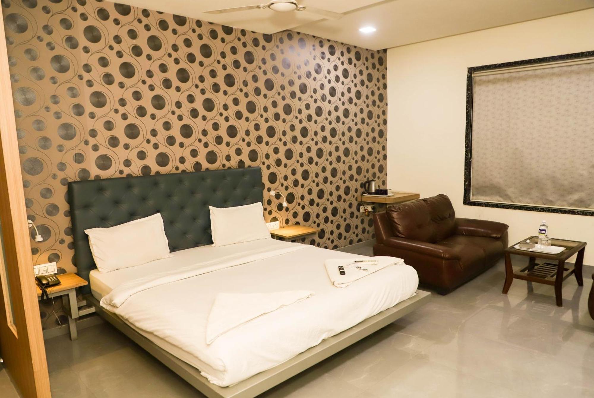 Hotel Arc Palace Bhiwandi Exteriör bild