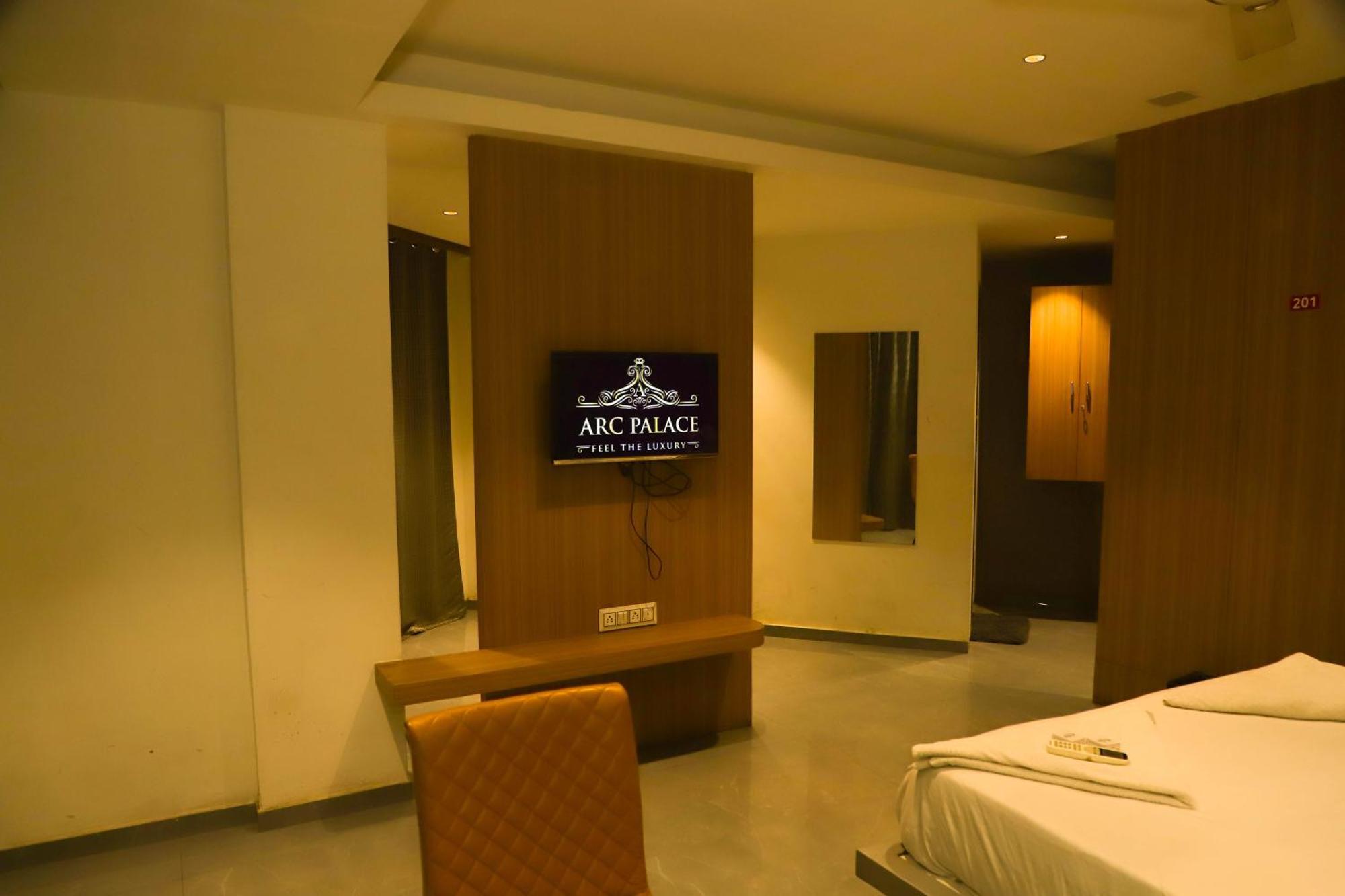 Hotel Arc Palace Bhiwandi Exteriör bild