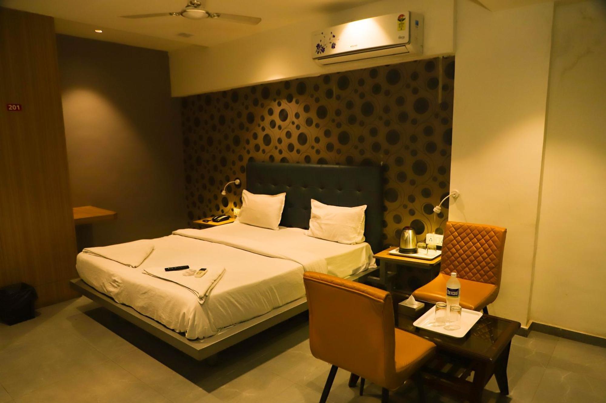 Hotel Arc Palace Bhiwandi Exteriör bild