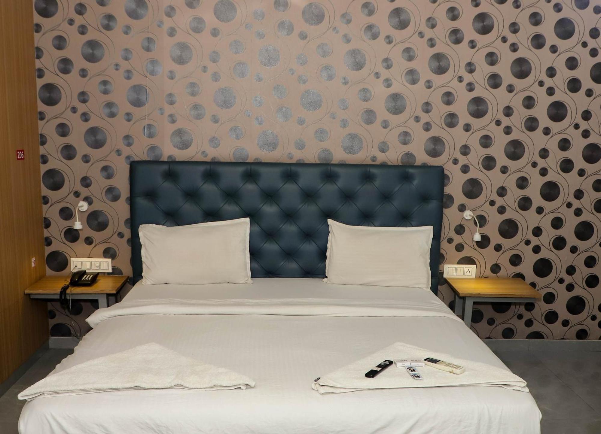 Hotel Arc Palace Bhiwandi Exteriör bild