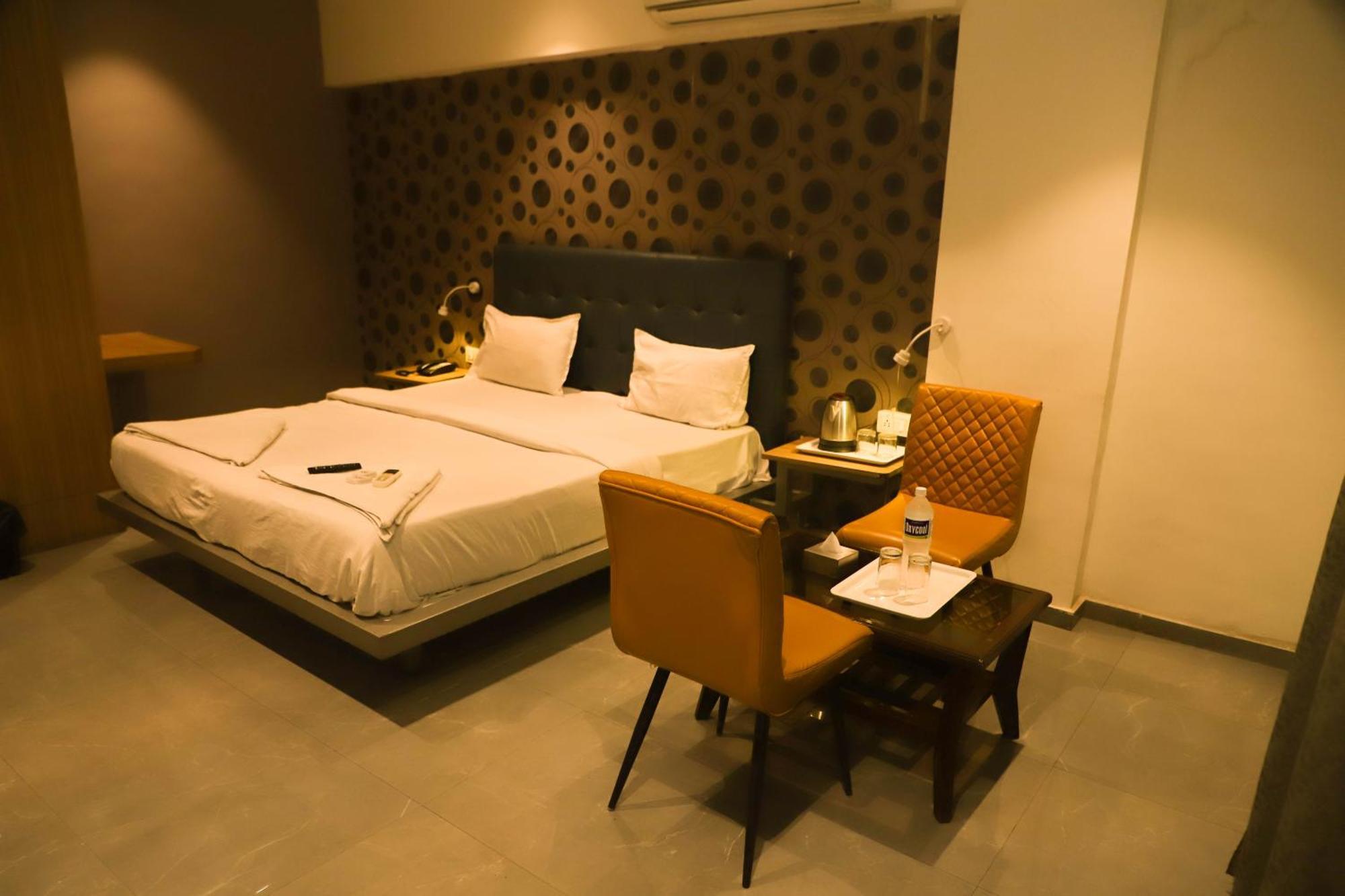 Hotel Arc Palace Bhiwandi Exteriör bild