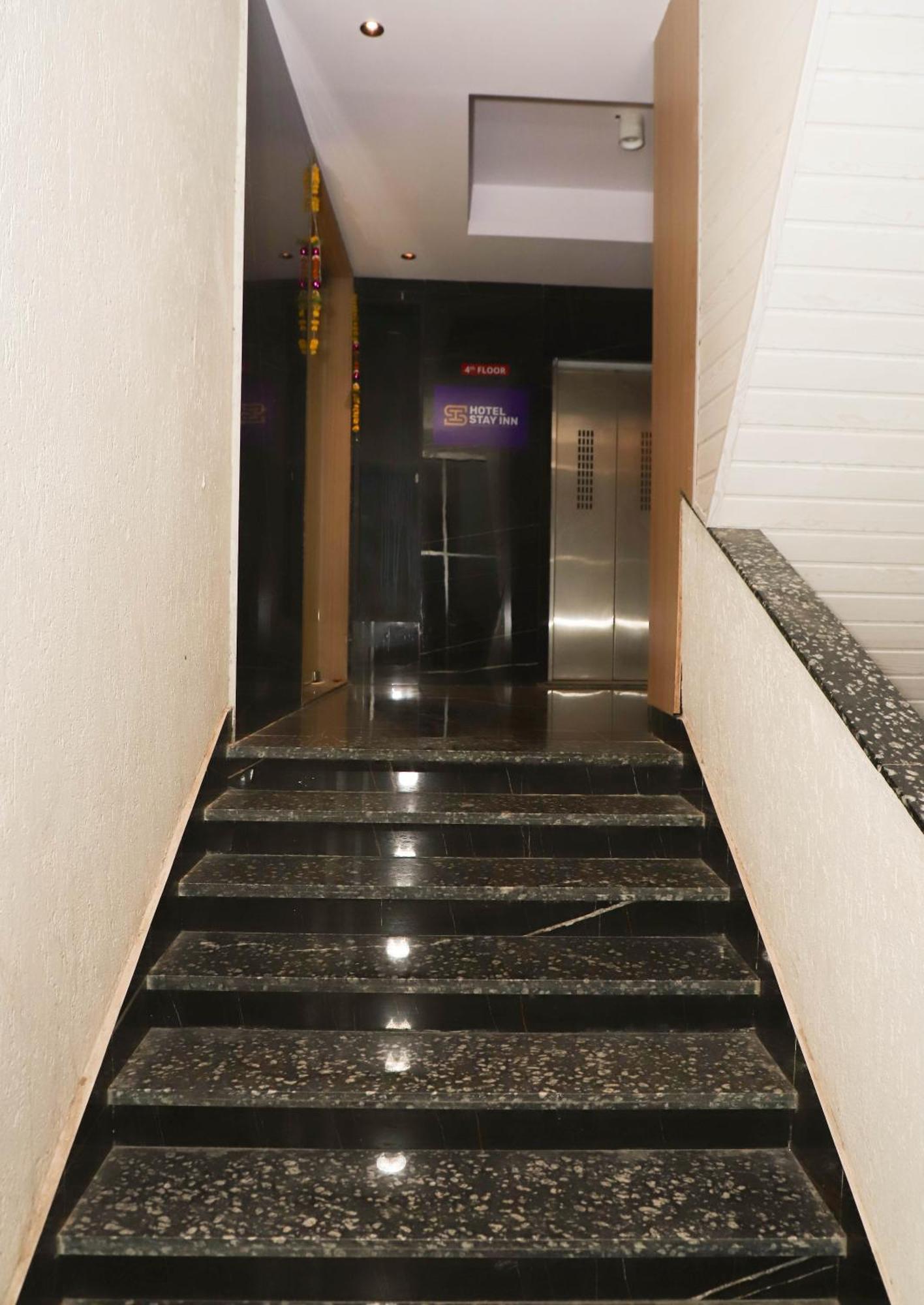 Hotel Arc Palace Bhiwandi Exteriör bild