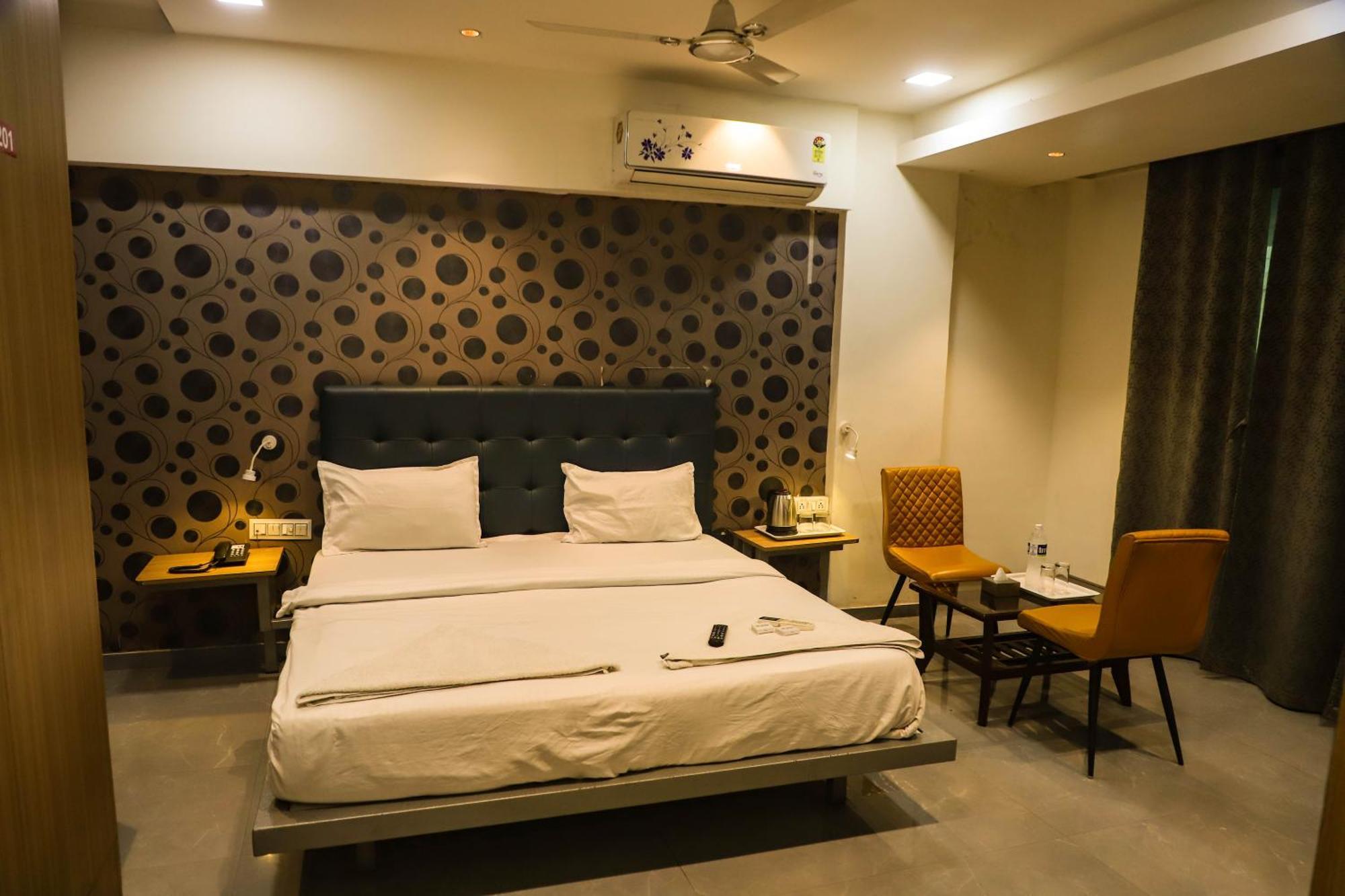Hotel Arc Palace Bhiwandi Exteriör bild
