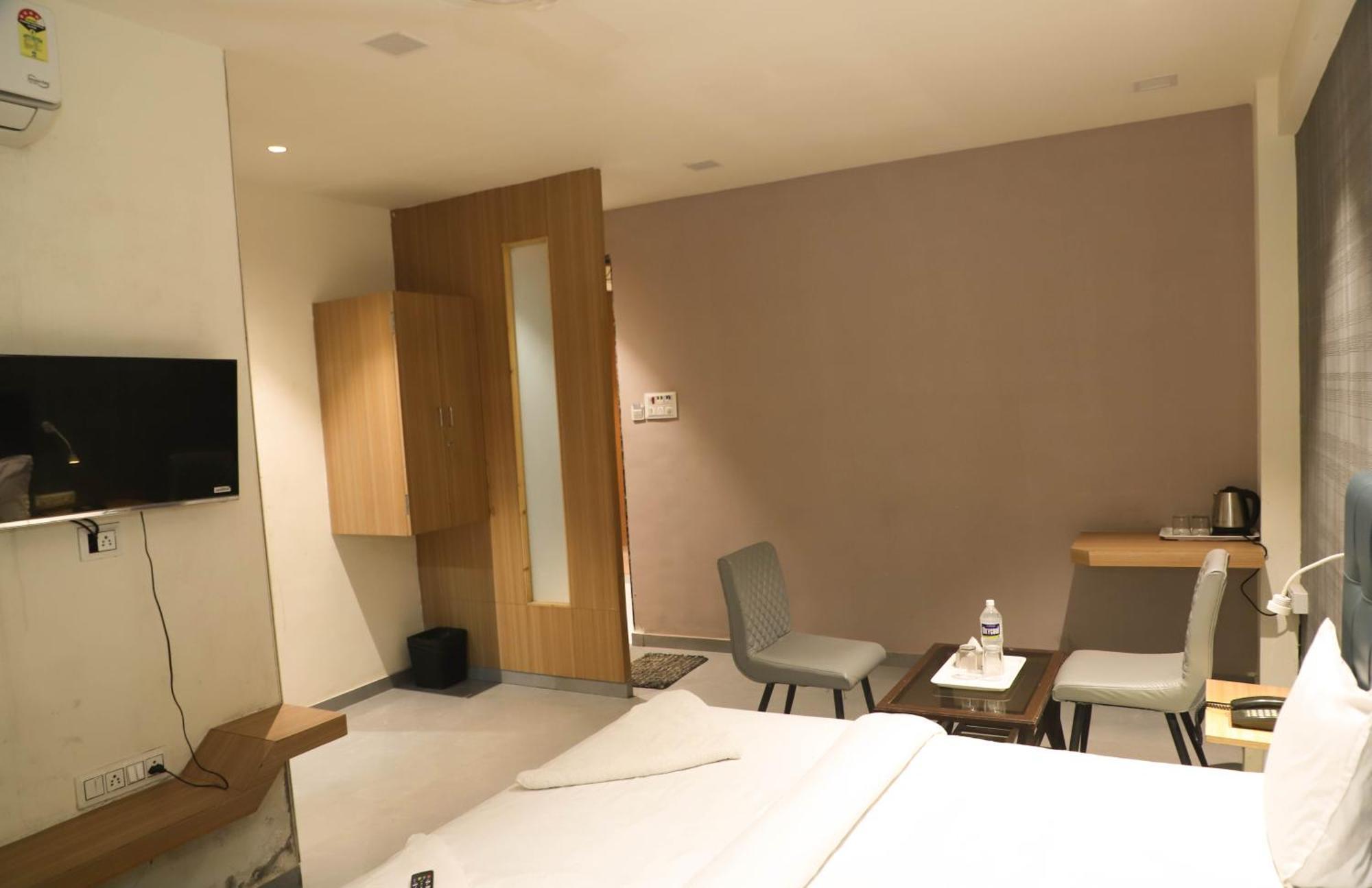 Hotel Arc Palace Bhiwandi Exteriör bild