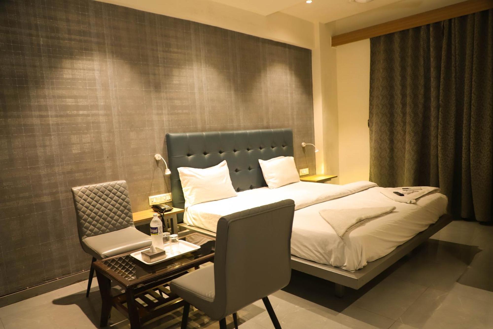 Hotel Arc Palace Bhiwandi Exteriör bild