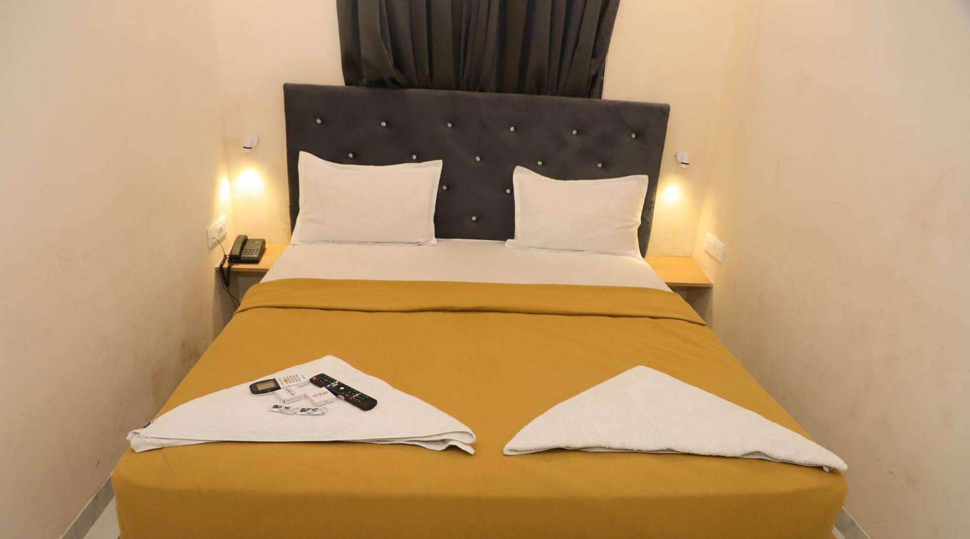 Hotel Arc Palace Bhiwandi Exteriör bild