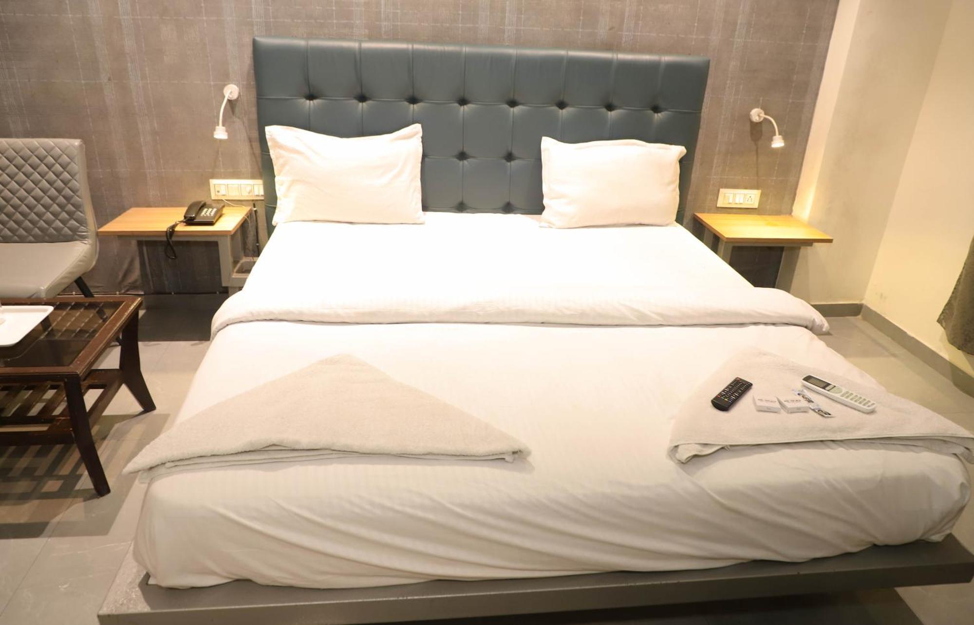 Hotel Arc Palace Bhiwandi Exteriör bild