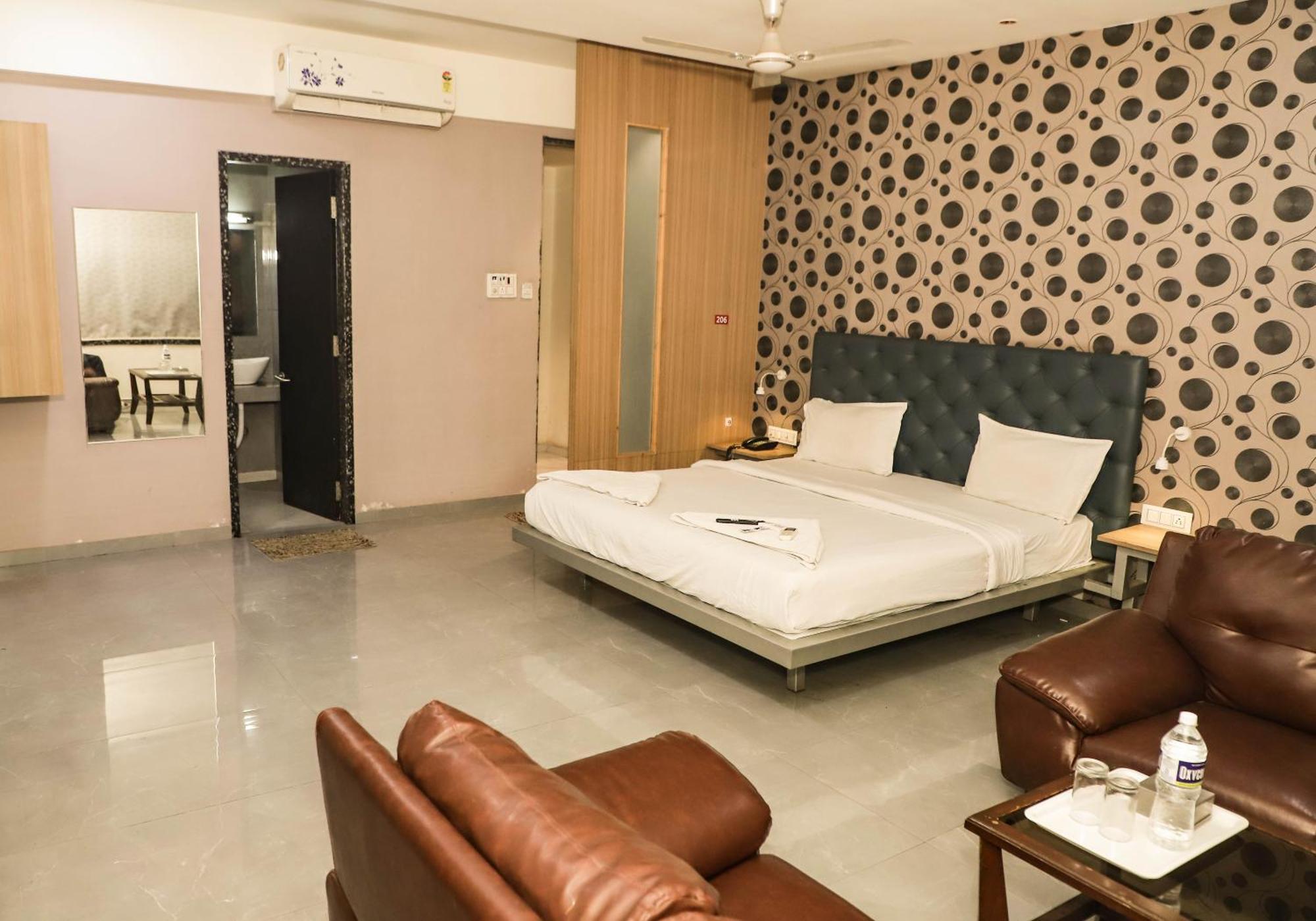 Hotel Arc Palace Bhiwandi Exteriör bild