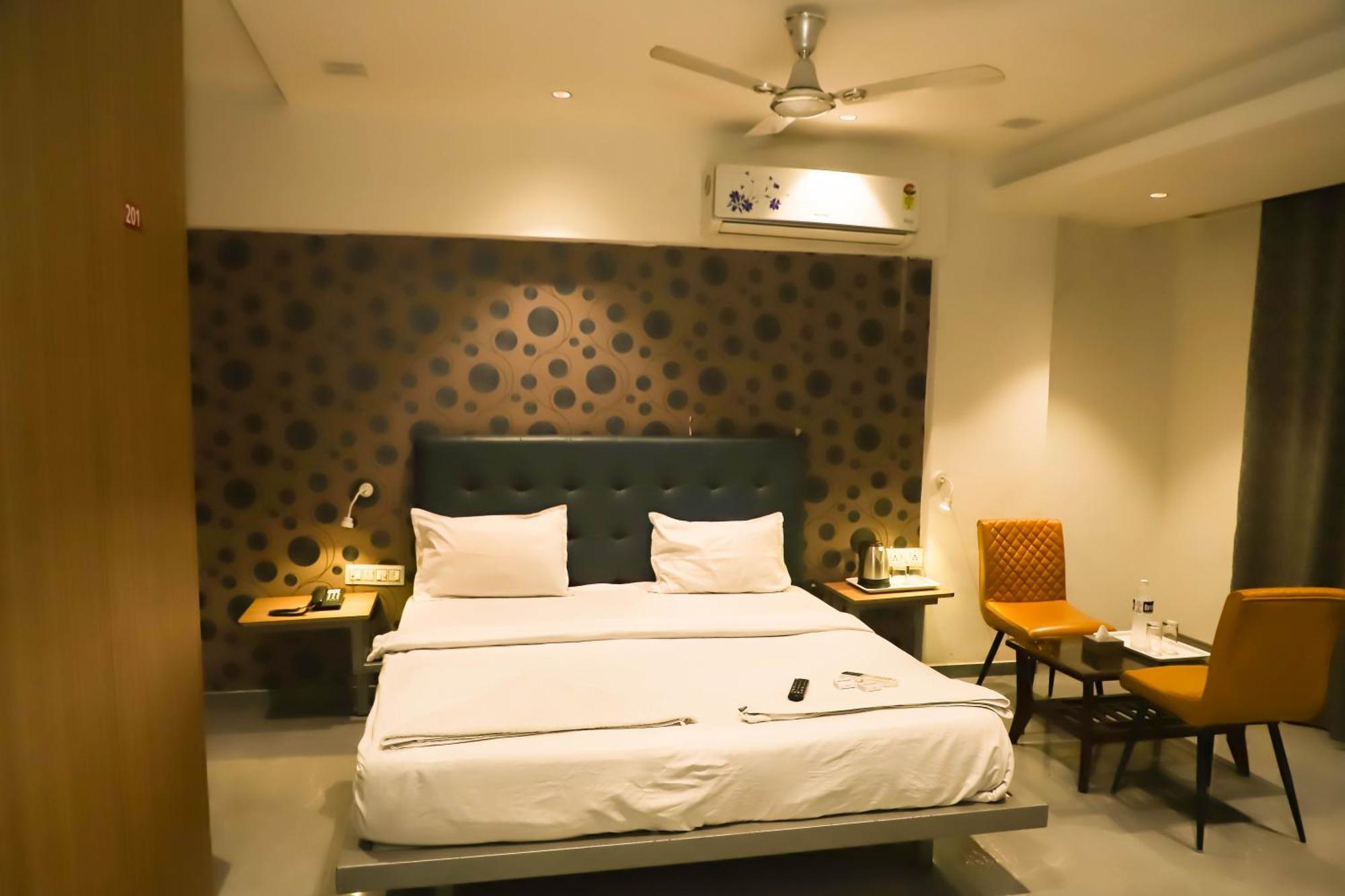 Hotel Arc Palace Bhiwandi Exteriör bild